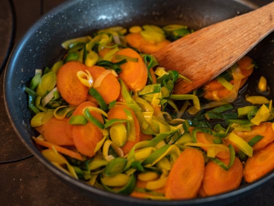 サーモンスープ作り体験　本場の味を楽しく習える、フィンランド料理のレッスンに挑戦！＜英語／送迎あり／ロヴァニエミ発＞