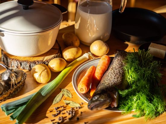 サーモンスープ作り体験　本場の味を楽しく習える、フィンランド料理のレッスンに挑戦！＜英語／送迎あり／ロヴァニエミ発＞