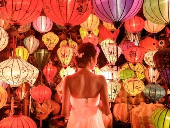 ランタンの灯りに包まれる幻想の夜！ ナイトホイアン散策ツアー（夕食つき）