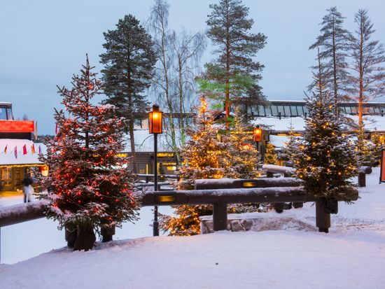 Finland_Rovaniemi_Santa Claus Village_pixta_27392627_M