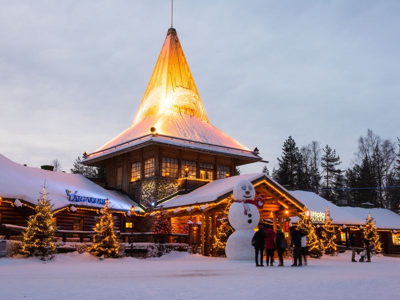 Finland_Rovaniemi_Santa Claus Village_pixta_27356747_M