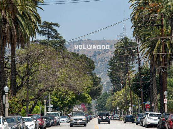 USA_California_Los Angeles_Hollywood Sign_pixta_40746965_L