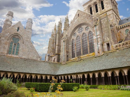 France_Normandy_Mont_Saint_Michele_shutterstock_73177555