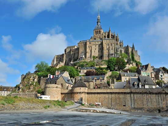France_Normandy_Mont_Saint_Michele_shutterstock_104790965