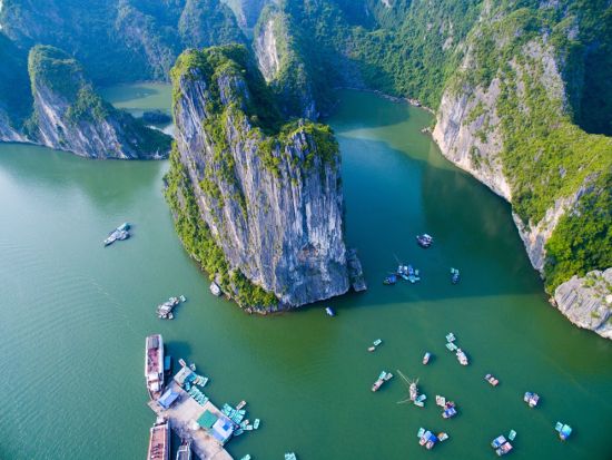 世界遺産ハロン湾＋バッチャン村日帰り観光ツアー　絶景・鍾乳洞見学＋バッチャン焼き工房で伝統工芸を満喫　貸切プランあり＜3時間クルーズ／日本語ガイド／海鮮ランチ＞