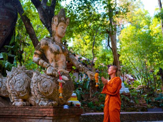 チェンマイ 半日観光ツアー　地元の赤いトラックでめぐる ドイ・ステープ寺院＆ワット・パーラット