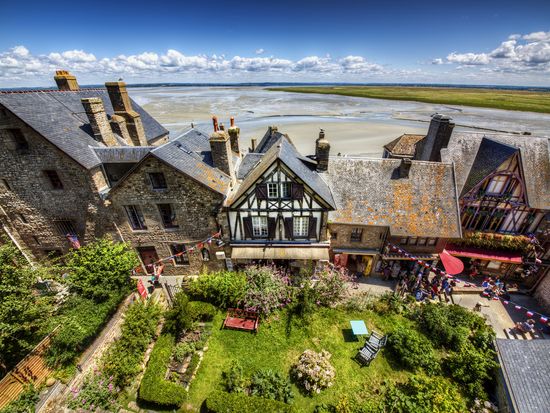 France_Normandy_Mont_Saint_Michel_Inside_Village_shutterstock_358867853