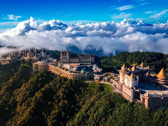 ＜絶景と話題の巨大な神の手を見よう！＞ バーナーヒルズ半日観光（昼食つき）//日本語ガイド//ダナン市内のラウンジ利用可能