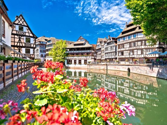 【安心の日本人同行・貸切専用車でゆったり日帰り旅！】アルザス・ストラスブールでプチフランス！