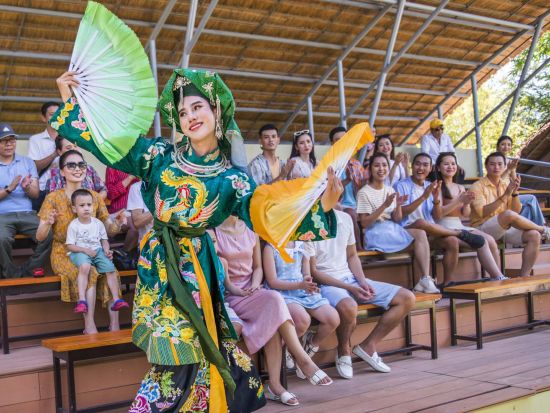 ヴィンワンダーズナムホイアン＆ナイトホイアン終日観光 ＜昼食・夕食つき＞（夕食: ホイアン3大名物料理を含むベトナム料理）//日本語ガイド