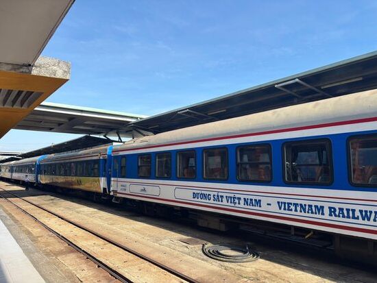 ベトナム観光鉄道で行く！世界遺産フエ観光ツアー//王宮ランチ付き//日本語ガイド//ダナン市内のラウンジ利用可能