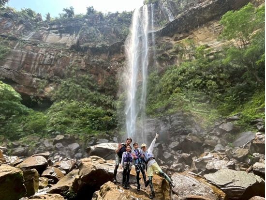 早朝ピナイサーラの滝 カヌー＆トレッキングツアー カヌーとトレッキングで巡る！滝上からの絶景とマイナスイオン満喫＜午前／沖縄そば付／西表島発＞