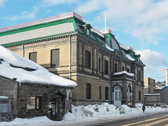 札幌発 冬小樽日帰りバスツアー 小樽運河＋白い恋人パーク＋旧日本郵船小樽支店etc. 開館時期はおたる水族館へもご案内！＜11〜3月／1名様から催行／札幌発＞ 