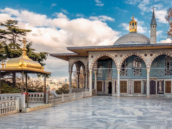 Istanbul_Topkapi-Palace_shutterstock_562143580