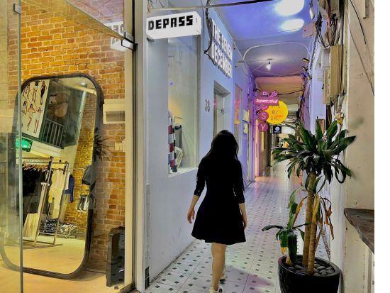 ホーチミン市内　話題のカフェアパートメント巡りツアー＜コーヒー付き／日本語・英語ガイド＞