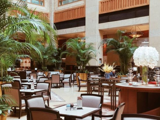 名門ホテル「フラトン ホテル(The Fullerton Hotel Singapore)」 ザ・コートヤードで過ごす優雅なアフタヌーンティー＜ミールクーポン＞