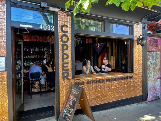 サンフランシスコ ほろ酔いハシゴ酒ツアー　ダウンタウンまたはカストロ地区で街歩き＆乾杯を満喫！＜約3時間／21歳以上／日本語ガイド＞