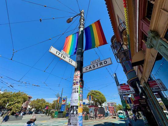 サンフランシスコ ほろ酔いハシゴ酒ツアー　ダウンタウンまたはカストロ地区で街歩き＆乾杯を満喫！＜約3時間／21歳以上／日本語ガイド＞