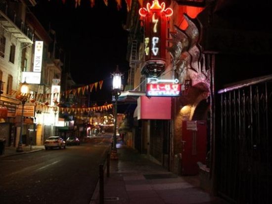 サンフランシスコ ほろ酔いハシゴ酒ツアー　ダウンタウンまたはカストロ地区で街歩き＆乾杯を満喫！＜約3時間／21歳以上／日本語ガイド＞
