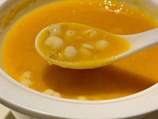 オニバスの実と蟹みそ、蟹肉の煮込