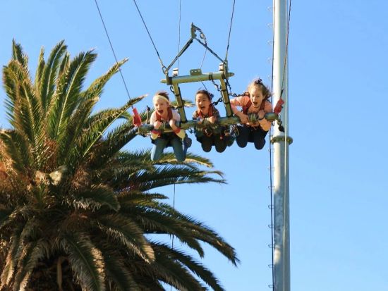 ウエスト ビーチ アドベンチャー入場チケット　巨大空中アスレチック体験を満喫！絶叫のジャイアントスイング付きプランあり＜アデレード発＞