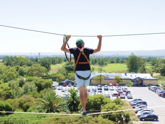 ウエスト ビーチ アドベンチャー入場チケット　巨大空中アスレチック体験を満喫！絶叫のジャイアントスイング付きプランあり＜アデレード発＞