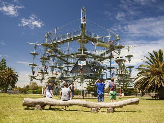 ウエスト ビーチ アドベンチャー入場チケット　巨大空中アスレチック体験を満喫！絶叫のジャイアントスイング付きプランあり＜アデレード発＞