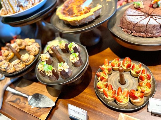 kempinski afternoon tea sweekts table10