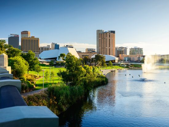 Australia_Adelaide_skyline_shutterstock_248777326