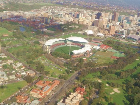 アデレード・オーバル（Adelaide Oval）ルーフクライムツアー　地上50mのスリル＆絶景とアデレードの街並みを満喫！＜2時間／アデレード発＞