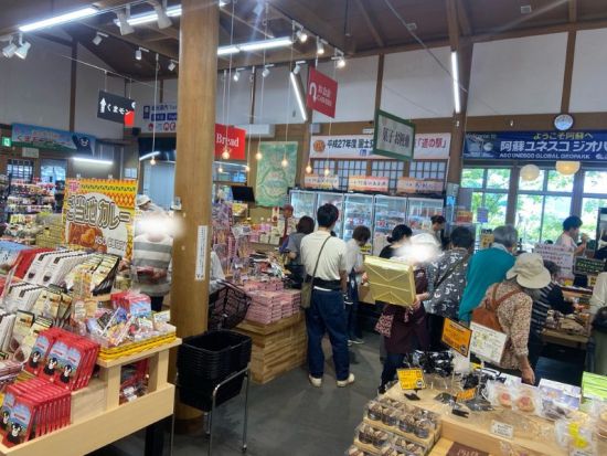 路線バスで行く草千里と阿蘇山上 あか牛ハンバーグランチ付き 阿蘇山上で約1時間&阿蘇駅周辺で1時間のフリータイムあり＜熊本市内発着＞by KASSE JAPAN