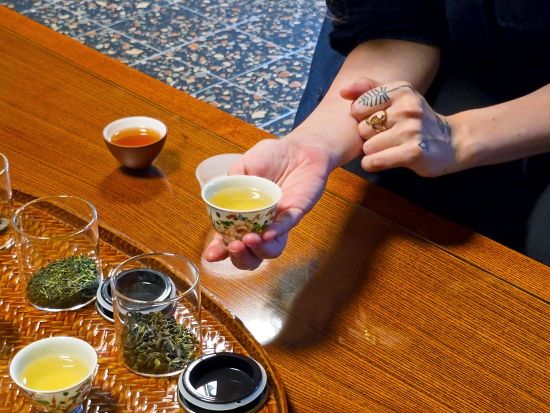 【京都・茶道体験】煎茶家×ティーソムリエ — お手前鑑賞と希少茶の試飲