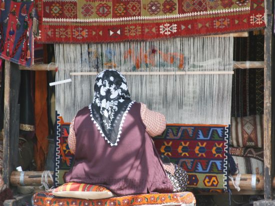 トルコ伝統のカーペット織り体験ツアー トルコ絨毯工房見学＋織り体験＜カッパドキア発／日本語インストラクター／ホテル送迎付き＞