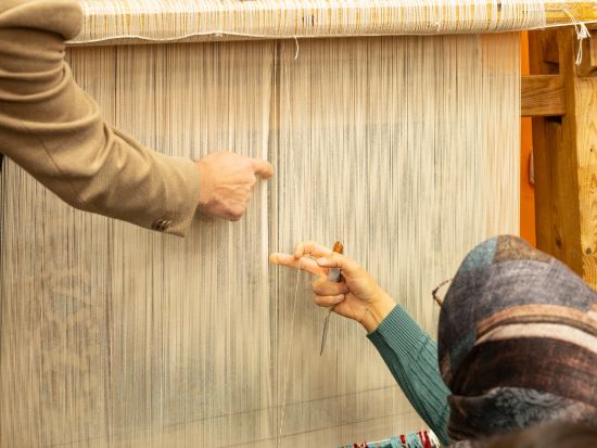 トルコ伝統のカーペット織り体験ツアー トルコ絨毯工房見学＋織り体験＜カッパドキア発／日本語インストラクター／ホテル送迎付き＞