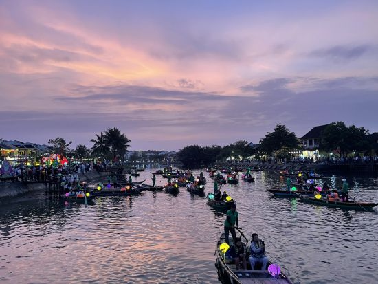 バーナーヒルズ×ホイアン満喫！絶景＆灯篭流し付きのぜいたく 1日ツアー//ホイアン３大名物夕食付き//日本語ガイド//ダナン市内のラウンジ利用可能
