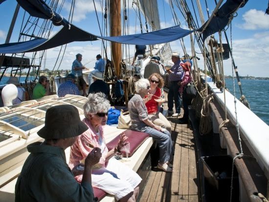 シドニーハーバー ランチクルーズ　歴史あるクラシック帆船でオペラハウスなどの絶景と新鮮な昼食を満喫！＜2時間／シドニー発＞