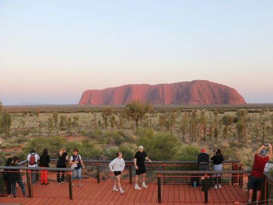 【航空券＆宿泊付き】ウルル2泊3日（エアーズロック）宿泊パッケージ エアーズロック&オルガの日本語観光ツアー＜2泊3日／毎日／ブリスベン発着＞