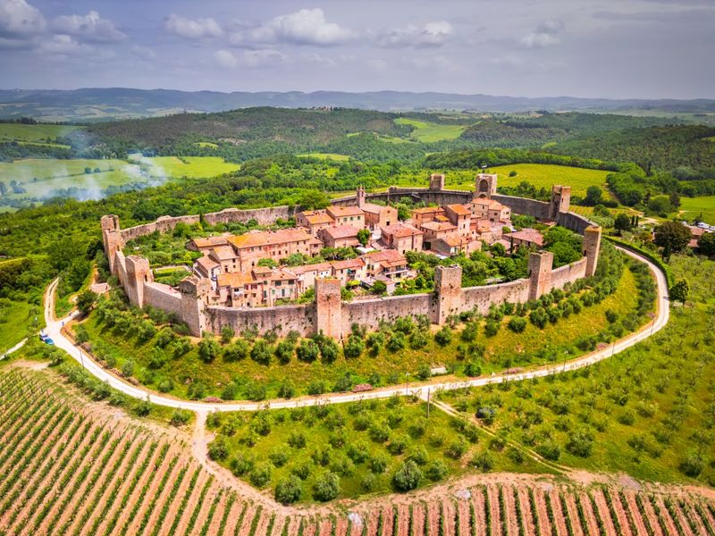 Monteriggioni, Italy_AdobeStock_1256159081