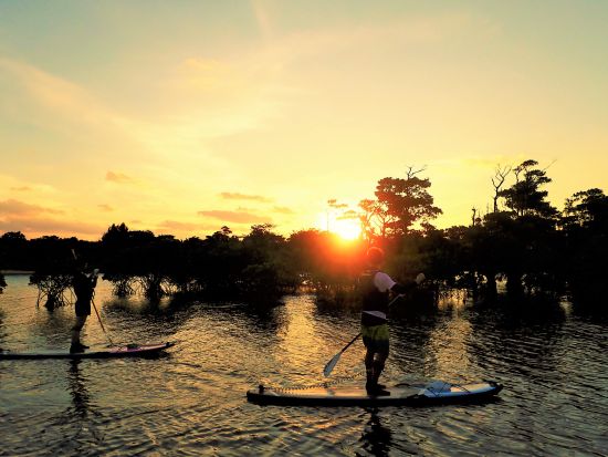 サンセットorサンライズSUP 1組貸切＆高画質写真プレゼント付きのプランで石垣島の海と絶景を満喫♪＜送迎付きあり／石垣島＞