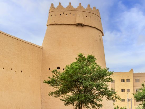 Masmak Fortress tower and walls_pixta_105301968_M