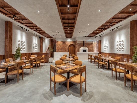 オールシーズンズ（ALL SEASONS）　レストラン食事券＆事前予約サービス　新鮮な食材を使ったシーフード料理が食べ放題！ロブスター付きプランあり＜ダナン＞