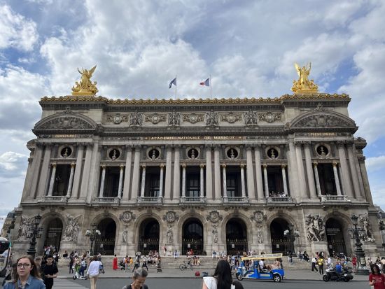 オペラ座（オペラ・ガルニエ）自由見学 または 英語ガイドツアー＜マレ地区の有名チョコレートクーポン付き＞by H.I.S.