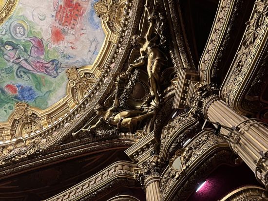 オペラ座（オペラ・ガルニエ）自由見学 または 英語ガイドツアー＜マレ地区の有名チョコレートクーポン付き＞by H.I.S.