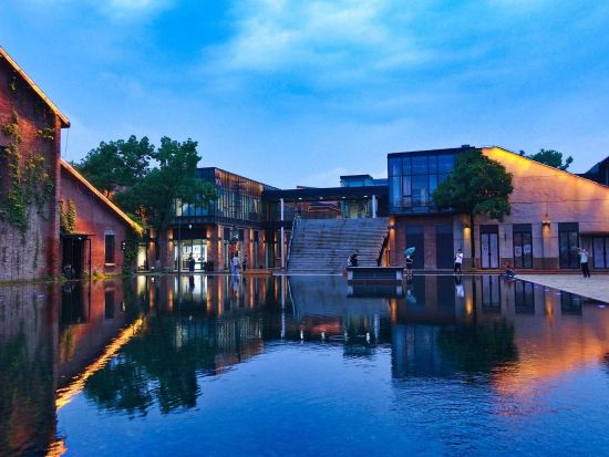 週末でも行ける陶磁器の都 景徳鎮1泊2日間〈専用車＋日本語ガイド・宿泊付き・往復高速鉄道付き・混載無し・上海発〉