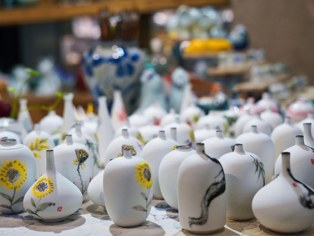 中国景徳鎮　仿古瓦 China」の語源になった陶磁器の都 景徳鎮1泊2日間〈専用車＋日本語