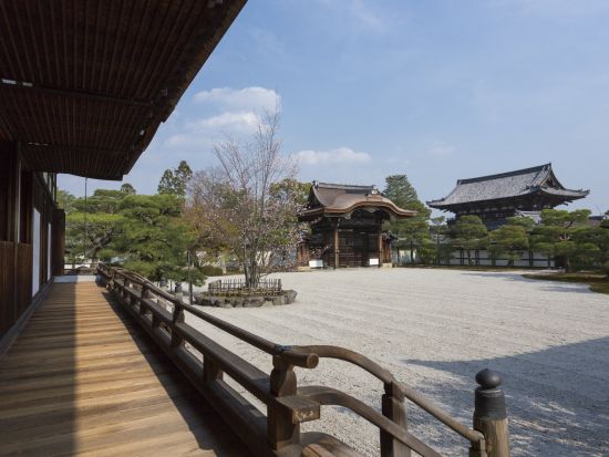 貸切観光タクシー 金閣寺・龍安寺・仁和寺を周る世界遺産巡りコース＜４時間／大津市内発／京都市内着／京都市内発オプションあり／1～9名＞by 滋賀ヤサカ自動車