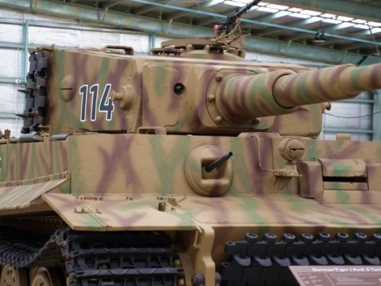 オーストラリア装甲砲兵博物館　世界最大級の戦車博物館へ！装甲車と火砲の迫力体験＜ケアンズ発着＞