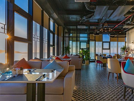 ペニンシュラホテル・ダナン（Peninsula Hotel）　アフタヌーンティー食事券＆事前予約サービス　5つ星ホテルでケーキビュッフェ＜ダナン＞