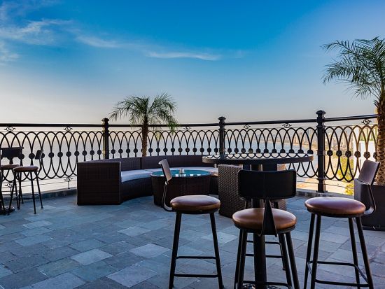 ペニンシュラホテル・ダナン（Peninsula Hotel）　アフタヌーンティー食事券＆事前予約サービス　5つ星ホテルでケーキビュッフェ＜ダナン＞