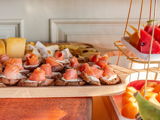 ペニンシュラホテル・ダナン（Peninsula Hotel）　アフタヌーンティー食事券＆事前予約サービス　5つ星ホテルでケーキビュッフェ＜ダナン＞